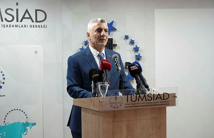 ticaret-bakani-omer-bolat-ticaret-ahlaki-ve-ureten-turkiye-panelinde-konustu-bu-yil-ihracatta-255-256-milyar-d-1699972140111.jpeg Ticaret Bakanı Ömer Bolat "Ticaret Ahlakı ve Üreten Türkiye" panelinde konuştu: "Bu yıl ihracatta 255-256 milyar dolara ulaşacağız"-2