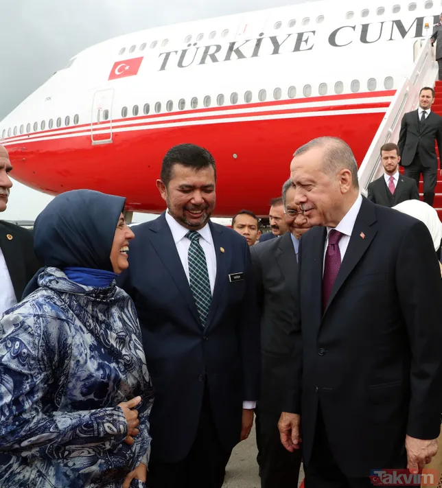 Başkan Erdoğan'a Malezya’da coşkulu karşılama: Seninleyiz Reis