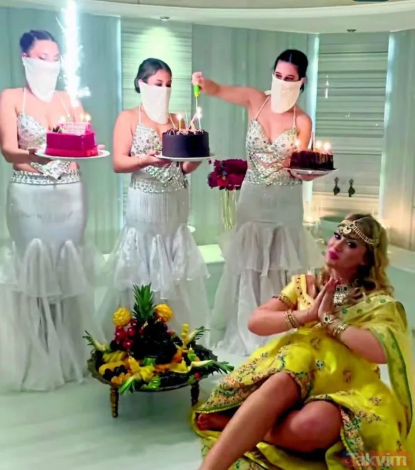 Yeliz Yeşilmen'in hamam görüntüleri sosyal medyayı yıktı geçti! Göbek taşı üstünde dansözler göbek attı Yeliz yeni yaşını işte böyle kutladı - 3