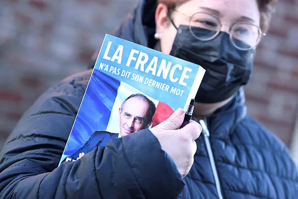 musluman-cocuklara-hirsizlar-katiller-tecavuzculer-diyen-fransada-cumhurbaskani-adayi-olan-zemmoura-para-cezas-1642488471489.jpg Müslüman çocuklara, "Hırsızlar, katiller, tecavüzcüler" diyen Fransa cumhurbaşkanı adayı Zemmour'a para cezası-6