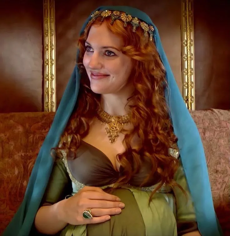muhtesem-yuzyilin-hurrem-sultaniydi-meryem-uzerli-aile-yemegine-katildi-aldigi-ucret-dudak-ucuklatti-1712359681040.jpeg