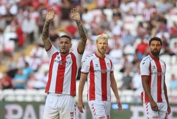 Sivasspor'un yıldızı Rey Manaj sakatlandı! İşte oynayamayacağı süre