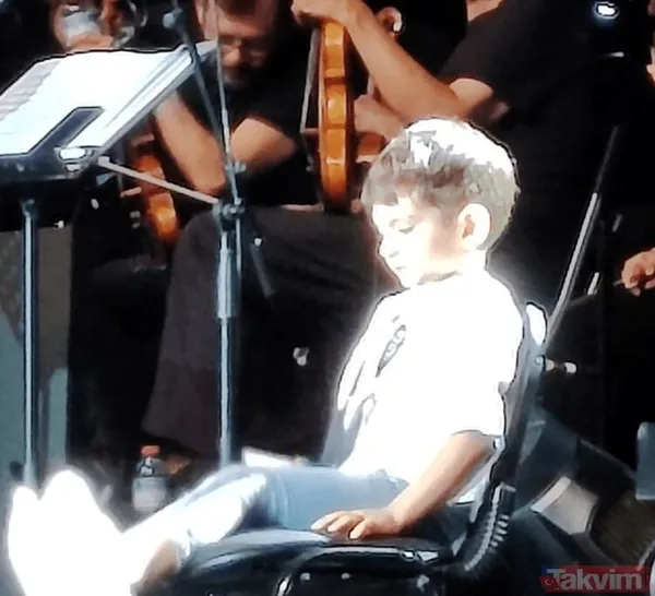 Özcan Deniz oğlu Kuzey'i sahneye çıkardı! Hayranlarına içini döktü! "Nasıl kurtarırım diye çok düşündüm!" - 6