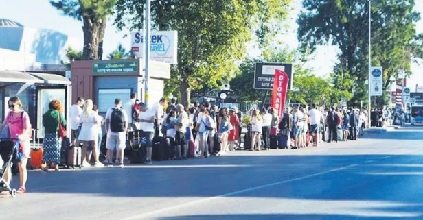 Akın akın lahmacun firarı: Yunan adalarına binlerce kişilik kuyruk!