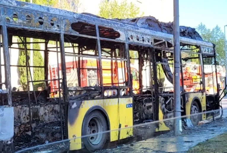 İstanbul’da İETT otobüsü alev alev yandı!