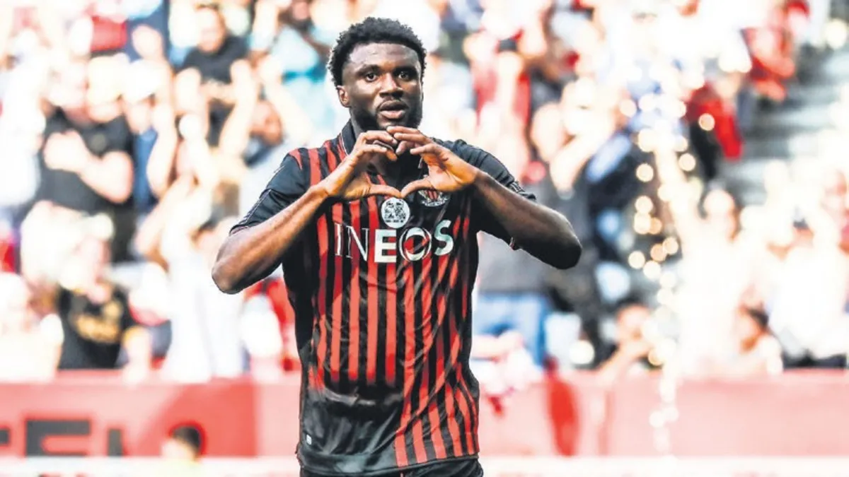 Yıldız futbolcular 400 kişinin hedefi oldu