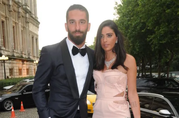 Arda Turan nikah masasına oturuyor-6