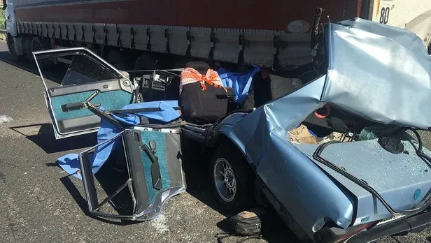 Manisa'da otomobil, TIR'a çarptı: Aynı aileden 3 kişi öldü, 2 kişi yaralandı-2