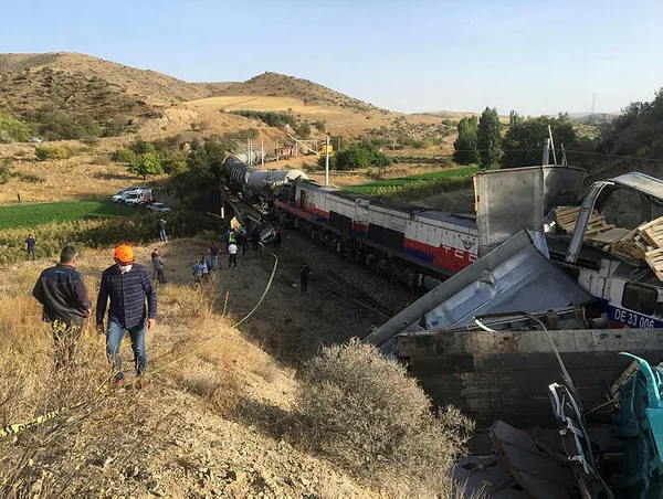 Son dakika: Yozgat'ta feci kaza! İki yük treni çarpıştı-1