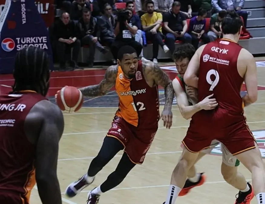 Aslan yarı final aşkına