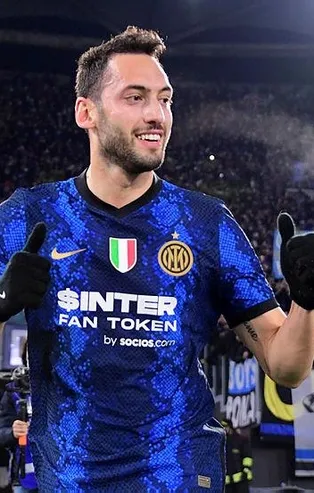 Hakan Çalhanoğlu'ndan Roma-Inter maçında geceye damga vuran gol!