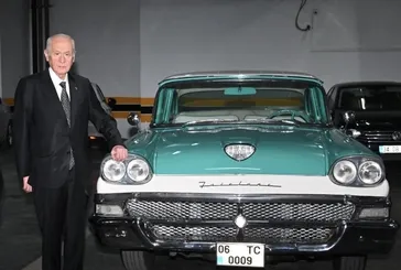 MHP Lideri Bahçeli’den sürpriz! Klasik otomobili hediye etti