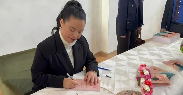 Engelli Ümmühan ilk kitabını Başkan Erdoğan'a yazdı! "Eşin benzeri yok ki senin"