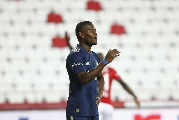 Fenerbahçe'ye büyük umutlarla transfer edilen Mbwana Samatta sezonun en büyük hayal kırıklıklarından biri oldu-4