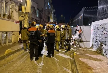 Fatih'te akıllara durgunluk veren olay! 50 yıllık binanın 4. katının tabanı çöktü, genç kız komşusunun evine düştü