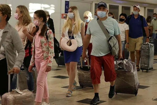 Türkiye'ye turist akını: İlk gün 44 uçakla 12 bini aşkın Rus Antalya'ya indi-9