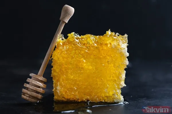 Doğal Antibiyotik Etkisi Gösterir Propolis Bakteri, Virüs Ve Mantarlara Karşı Doğrudan Savaşır. Doğal Antibiyotik Görevi Görür Ve Enfeksiyonları Engellemeye...