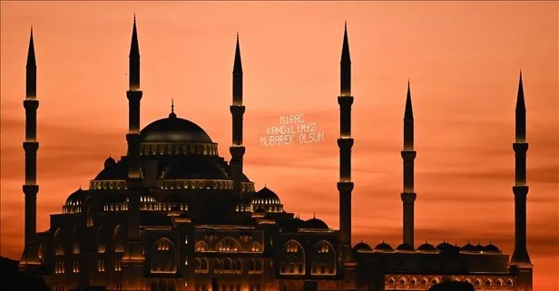 Rahmet ve hikmet dolu gece! Miraç Kandili'nde eller semaya gönüller Rabb'e açıldı