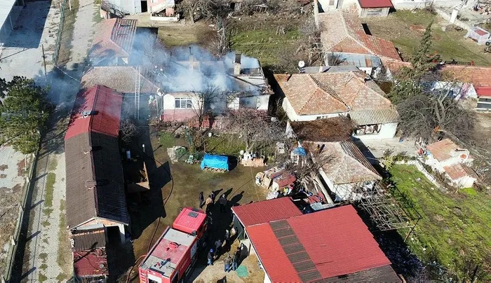 edirnede-yangin-mustakil-ev-kullanilamaz-hale-geldi-kucukbas-ve-buyukbas-hayvanlar-kurtarildi-1705933180777.jpeg Edirne'de yangın! Müstakil ev kullanılamaz hale geldi-3