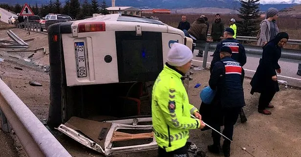 Isparta’da yolcu minibüsü devrildi: 16 yaralı
