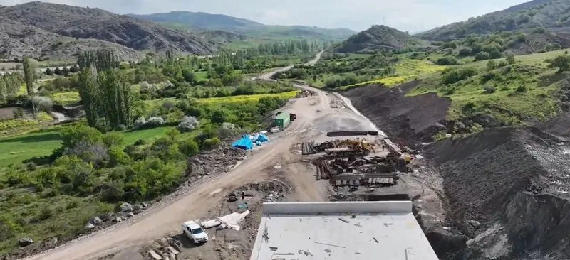 hizli-tren-turkiyeyi-sariyor-ankara-samsun-yolculugu-25-saat-surecek-1780650772480.jpg Hızlı tren Türkiye'yi sarıyor: Ankara-Samsun yolculuğu 2,5 saat sürecek-3