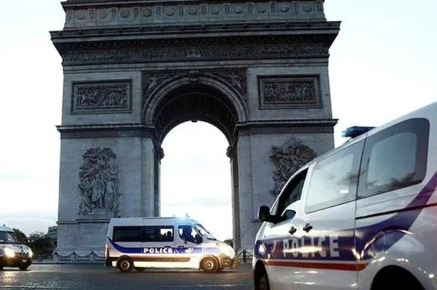 Fransa'nın başkenti Paris'te bomba ihbarı sonrası panik: Ekipler harekete geçti