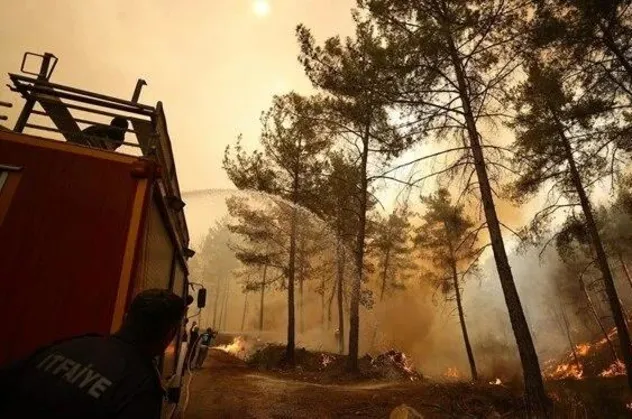 Son dakika: Marmaris'te yangına müdahale eden orman işçileri kaza yaptı: Yaralılar var