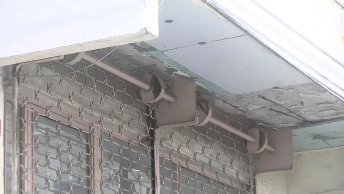 51lik-deprem-sonrasi-kucukcekmecede-hasar-ihbari-yapilan-bina-incelendi-kolonlarda-catlak-ve-demir-cikintilari-1701692324066.jpg 5.1'lik deprem sonrası Küçükçekmece'de 'hasar' ihbarı yapılan bina incelendi! Kolonlarda çatlak ve demir çıkıntıları...-2