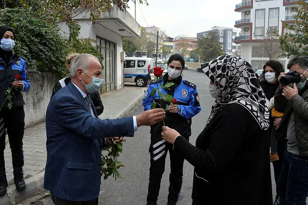 esinin-46-yil-once-hediye-ettigi-misir-puskulunu-hala-yaninda-tasiyor-1606306614809.jpg Eşinin 46 yıl önce hediye ettiği mısır püskülünü hala yanında taşıyor-2