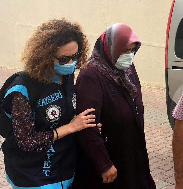 kayserideki-tandir-cinayetinde-kan-donduran-ifadeler-agabeyi-ve-yengesini-bogup-tandira-atmis-1623498967664.jpg Kayseri'deki tandır cinayetinde kan donduran ifadeler! Ağabeyi ve yengesini boğup tandıra atmış-4