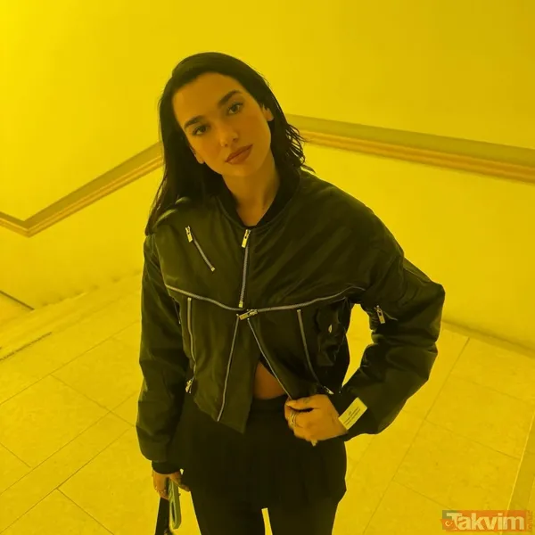 Dünyaca ünlü yıldız Dua Lipa’nın çantasından çıkanlar görenleri şaşkına çevirdi! Meğer sürekli yanında taşıyormuş... - 2