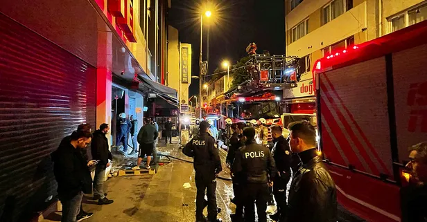 Bayrampaşa’da petshop yandı! Çok sayıda hayvan telef oldu