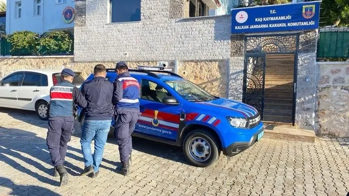 antalyada-cukurlar-cetesi-cokertildi-11-milyarlik-mal-varligina-el-konuldu-1703518972632.jpeg Antalya’da çukurlar çetesi çökertildi! 11 Milyarlık mal varlığına el konuldu-2