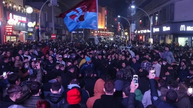 Trabzon yerel basınında şampiyonluk sesleri: Selam durun şampiyona-6