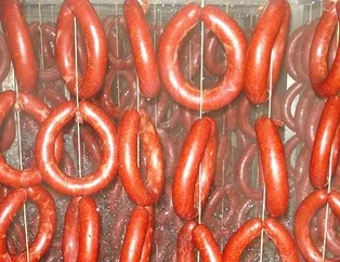 Vatandaşa at etinden sucuk yedirdiler