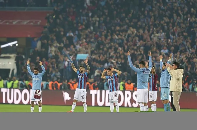 Zirvede 'Fırtına' koptu! Trabzonspor derbide Fenerbahçe'yi 2-0 mağlup etti