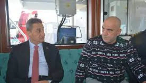 Sinop’ta yanan kuru yük gemisi mürettebatını kurtaran balıkçılar, o anları anlattı