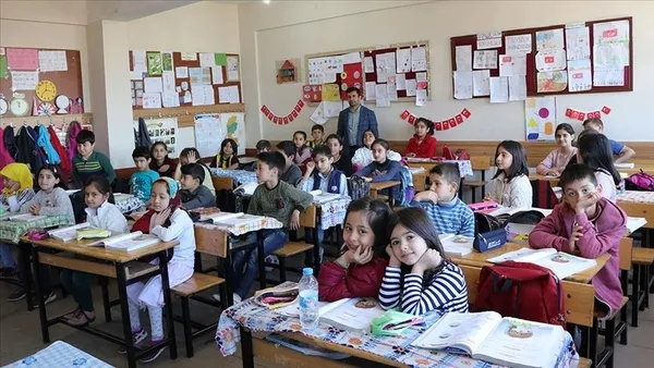 okullar-ne-zaman-acilacak-okullar-4-ocakta-acilacak-mi-yuz-yuze-egitim-ne-zaman-basliyor-1608200388130.jpg Okullar ne zaman açılacak? Okullar 4 Ocak’ta açılacak mı? Yüz yüze eğitim ne zaman başlıyor?-4