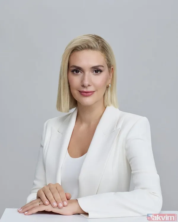 3 çocuk annesi Bergüzar Korel havlusuyla uzanıp en cesur haliyle paylaştı! Halit Ergenç’in biricik eşi sosyal medyayı fena salladı! - 2