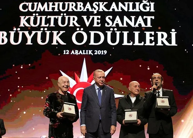 Özkan Uğur hayatını kaybetti! Başkan Erdoğan'dan taziye mesajı: "Ailesine, sevenlerine ve tüm sanat camiamıza başsağlığı diliyorum"-16