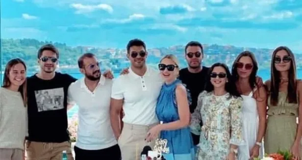 Hadise yine aşık yine olay! Sevgilisi Mehmet Dinçerler'e doğum günü hediyesi diye bakın ne yaptı gözlerinden kalp fışkırıyor-4