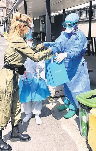 Ünlülerin yaşam koçu Şeyda Coşkun'dan alkışlık hareket! Sağlık çalışanları için kolları sıvadı