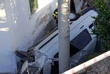 Denizli'de otomobil evin bahçesine girdi! Kazayı duyup aldırmadılar: 1 ölü