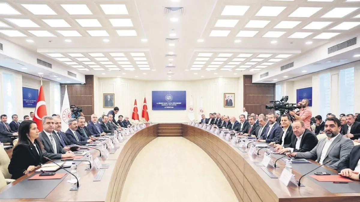 6.5 milyona yeni kazanç! Memur ve emeklinin 2 yıllık yol haritası çiziliyor! Toplu sözleşme masasına hangi talepler gelecek?