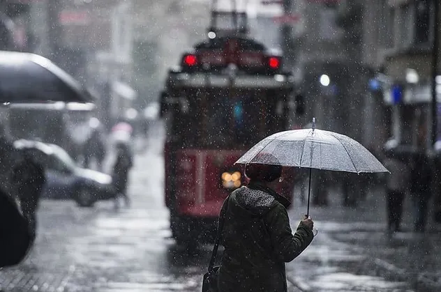 HAVA DURUMU | Meteorolojiden İstanbul ve birçok il için sağanak ve fırtına uyarısı