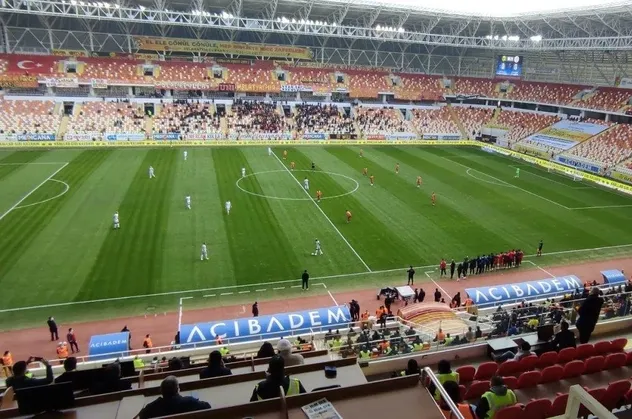 Yeni Malatyaspor'dan hareketsiz protesto! 20 saniye boyunca kıpırdamadılar! Nedeni ise...