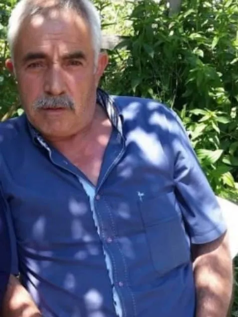 luks-aracin-eksi-2-derecede-satis-yapan-simitciyi-ezerek-oldurdu-iste-o-anlar-1642671539877.jpg Lüks araç eksi 2 derecede satış yapan simitçiyi ezerek öldürdü! İşte o anlar...-4