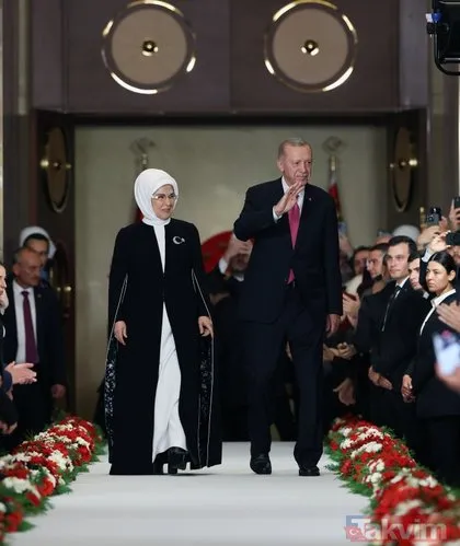 Külliye’de tarihi anlar! Başkan Erdoğan liderlerle tek tek tokalaştı: Paşinyan, Aliyev’in arkasına oturtuldu