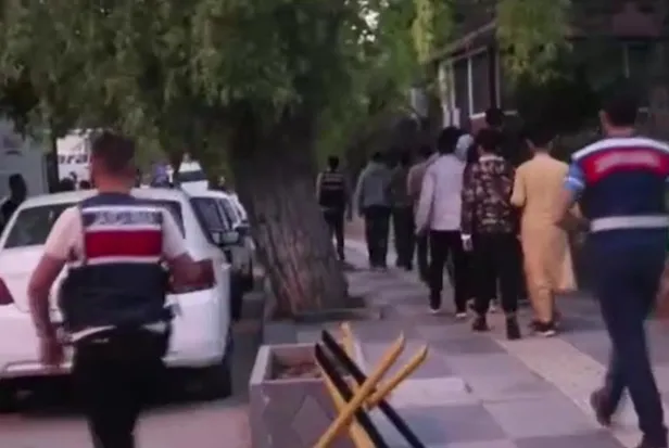 Ankara’da 15 yabancı uyruklu düzensiz göçmen yakalandı-1