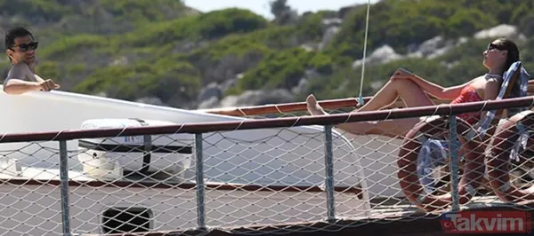 Zeynep Tuğçe Bayat ve eşi Cansel Elçin aşka geldi uluorta öpücüklere boğdu! Kuruluş Osman'ın yıldızından aldırışsız romantizm - 15